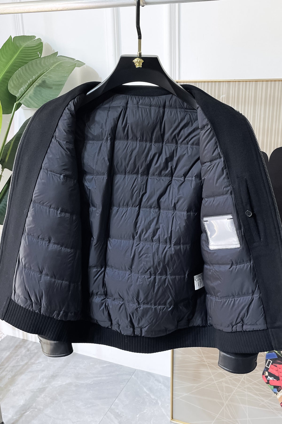 SCHWARZE JACKE AUS WOLLMISCHUNG MIT LEDERDETAILS