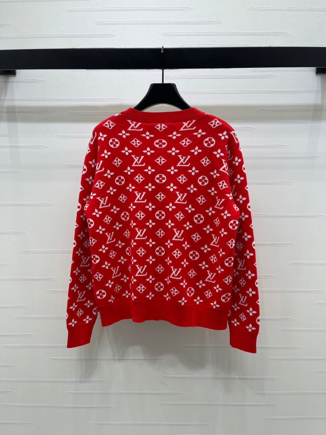 Gemusterte Strickjacke mit V-Ausschnitt und Knopfleiste