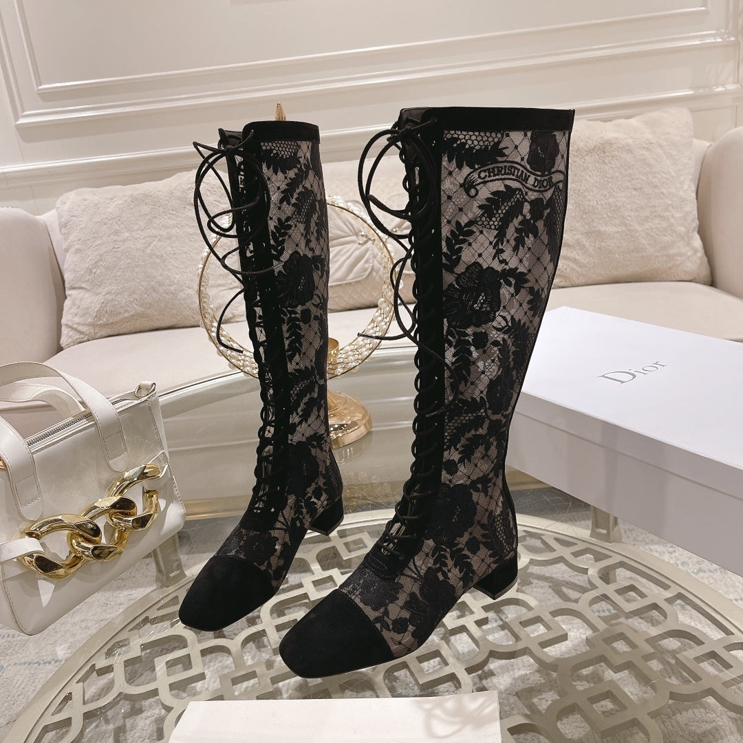 BLACK LACE KNEE-HIGH LACE-UP BOOTS WITH BLOCK HEEL