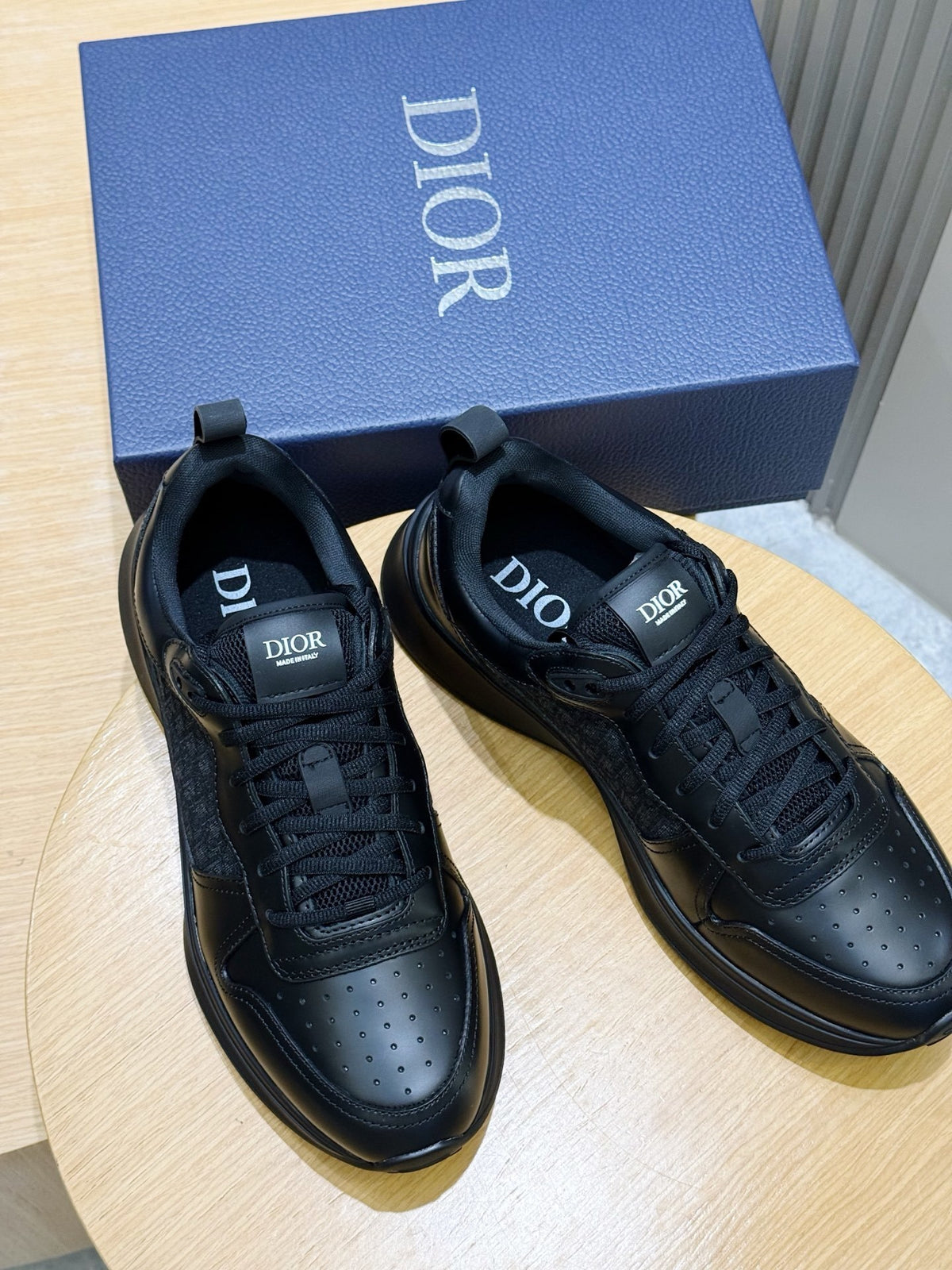 ALL-BLACK LEATHER PANEL SNEAKERS