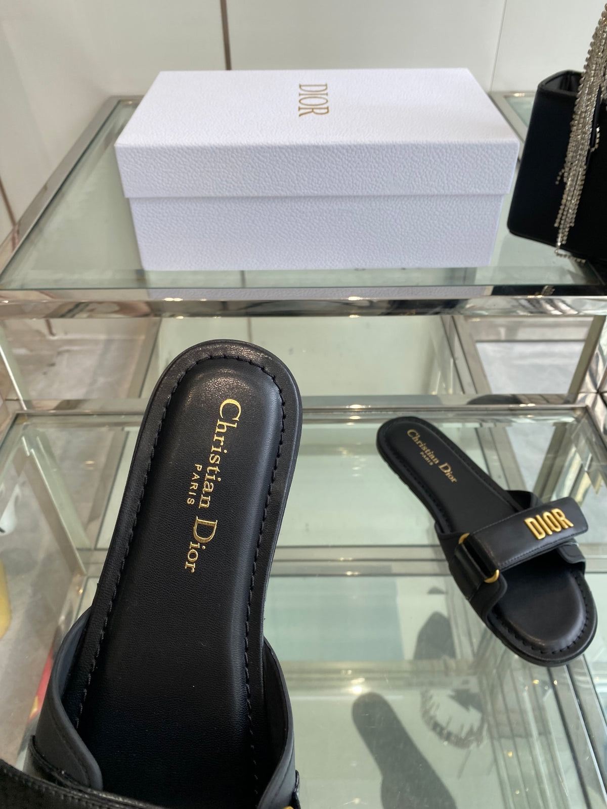 BLACK LOGO STRAP FLAT SLIDES