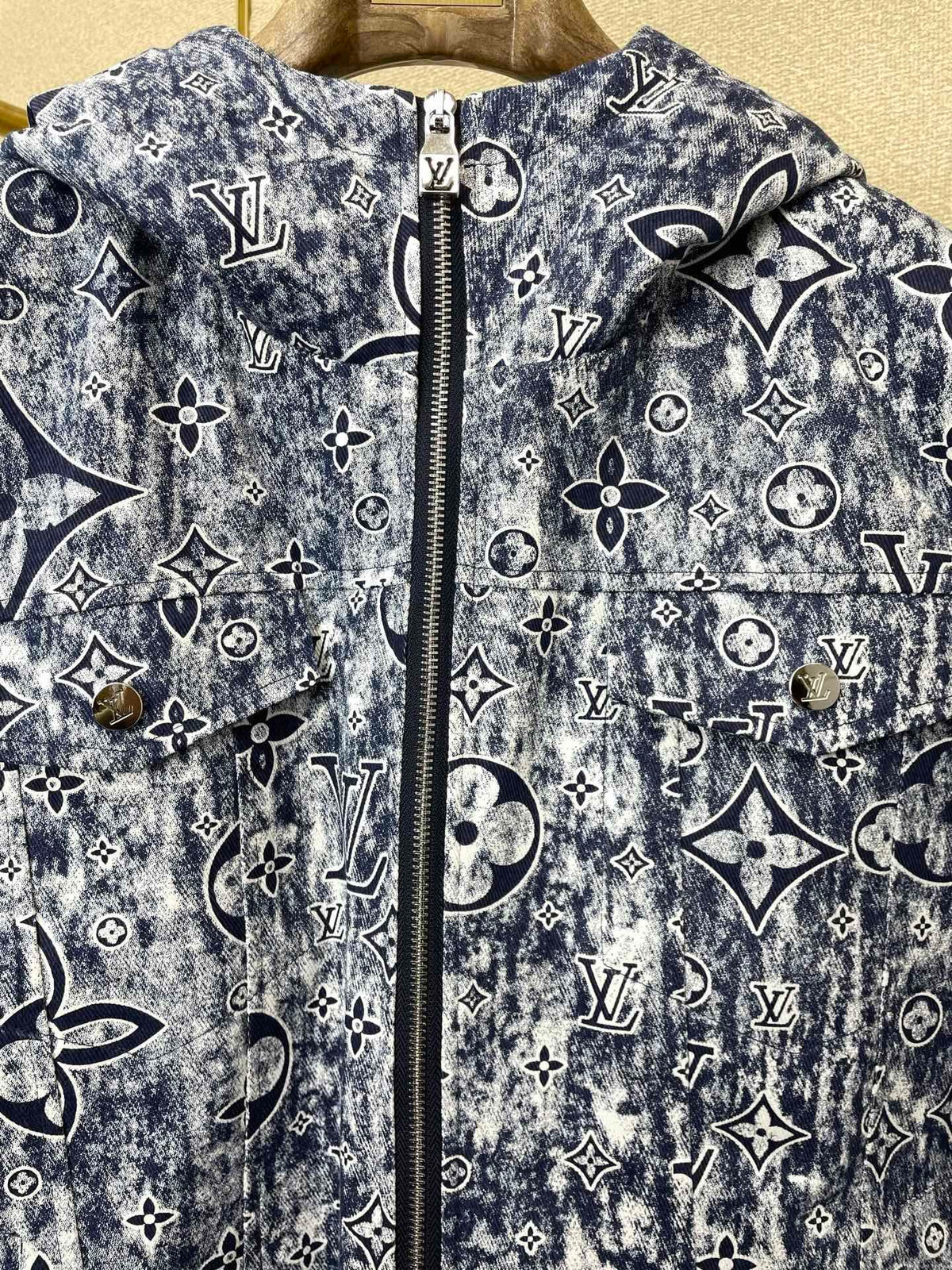 Jeansjacke mit durchgehendem Jacquardmuster und Reißverschluss