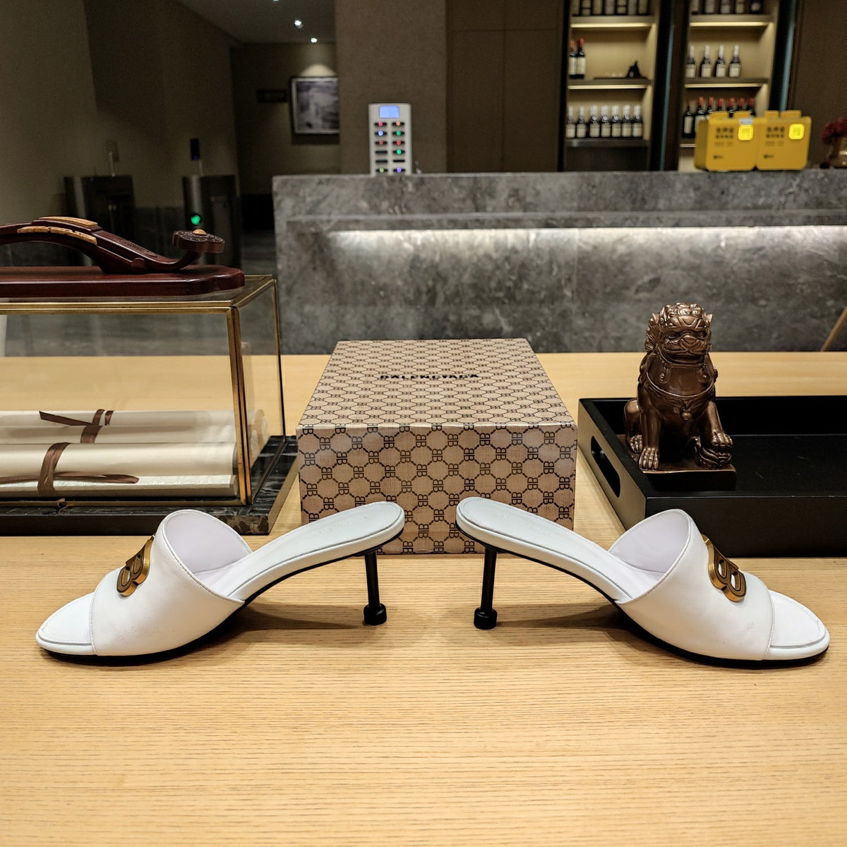 WHITE LOGO LOW HEEL MULE SANDALS