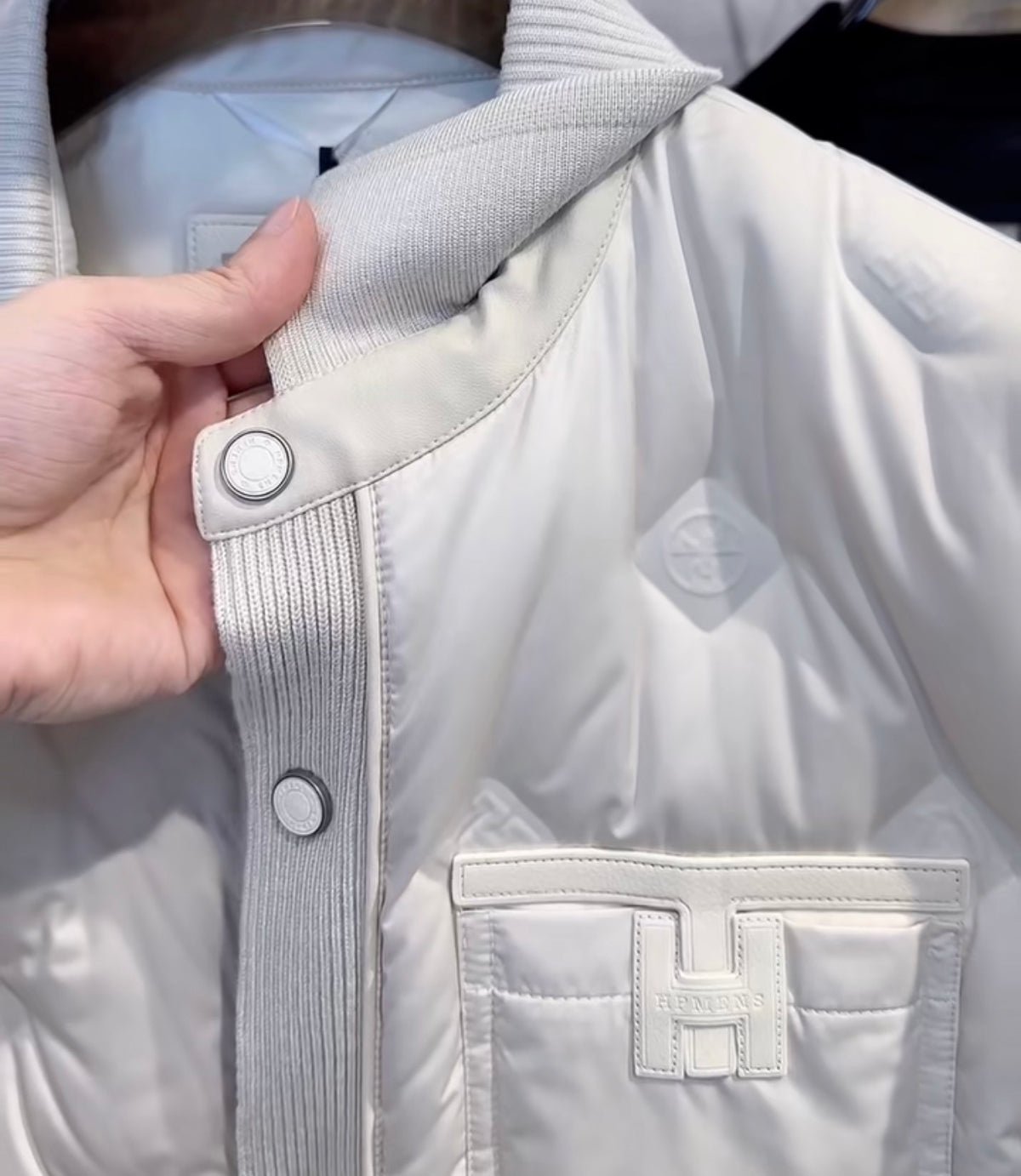 QUILTED WHITE PUFFER JACKET WITH BUTTON CLOSURE