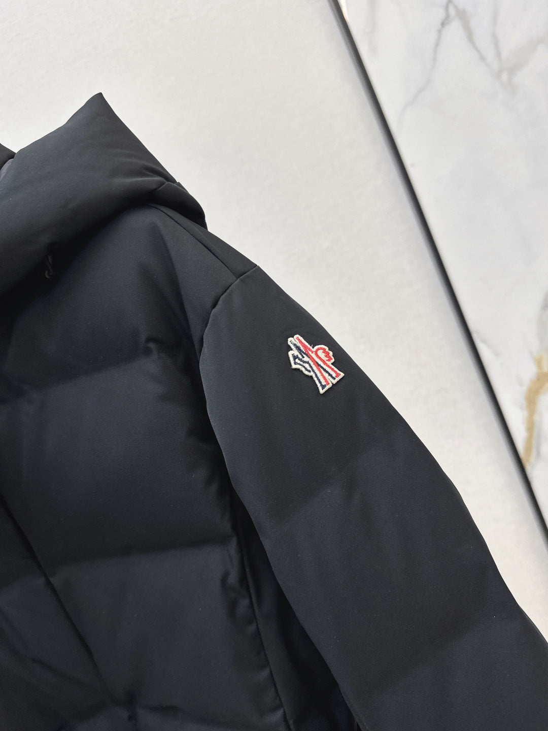 BELTED HOODED PERFORMANCE PUFFER JACKET
