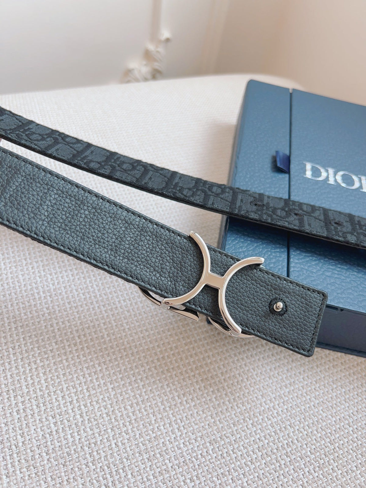 TEXTURED CANVAS BELT – SILVER LOGO BUCKLE