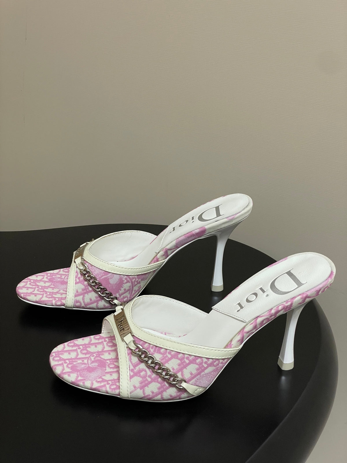 CHAIN DETAIL LOGO PRINT HEELED MULES