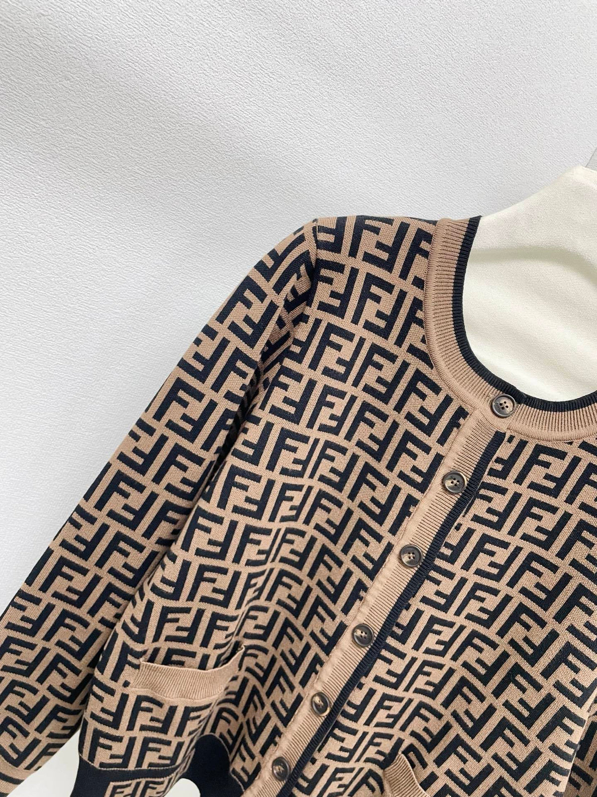 CLASSIC PATTERN KNIT CARDIGAN