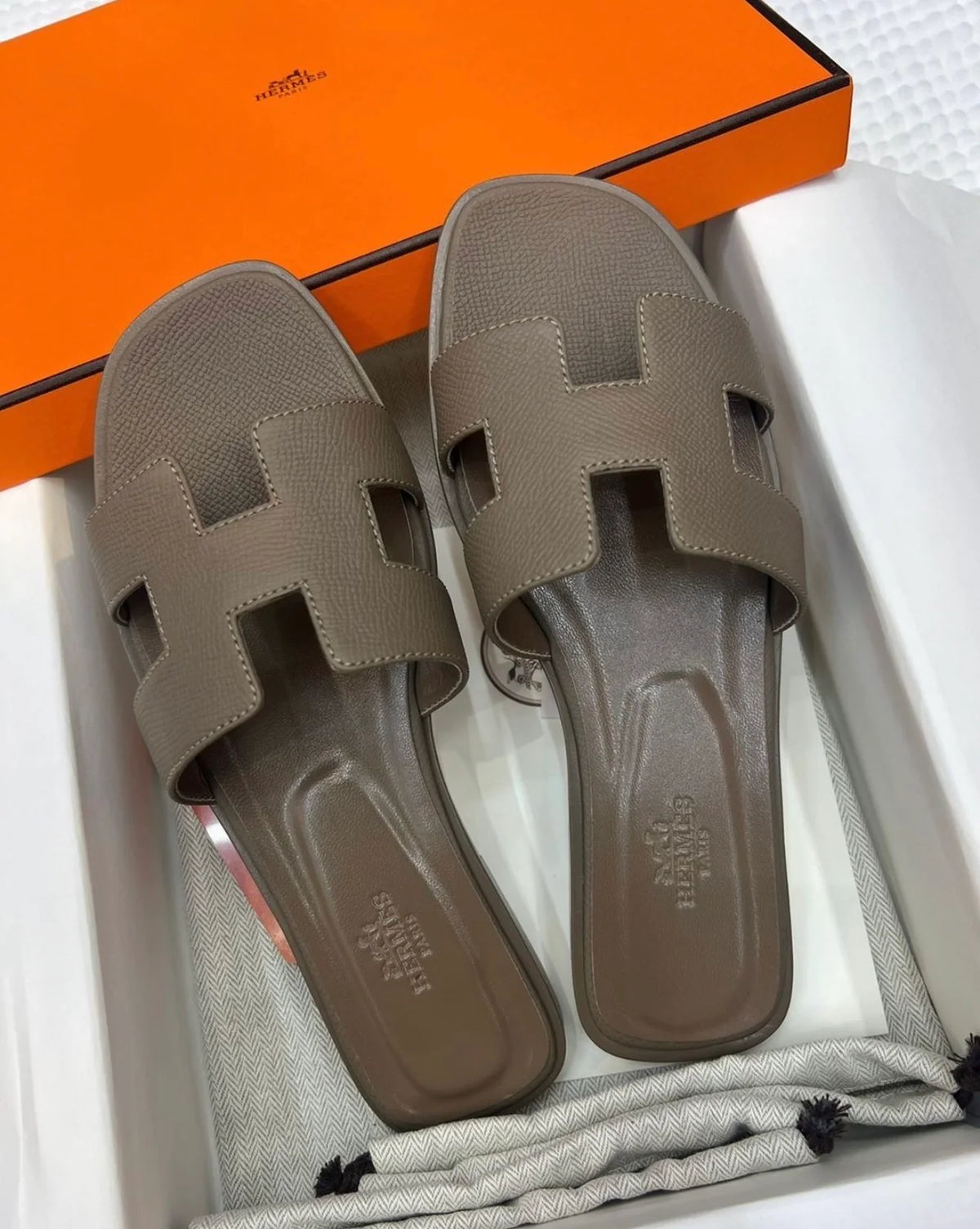 TAUPE CUTOUT SLIDES