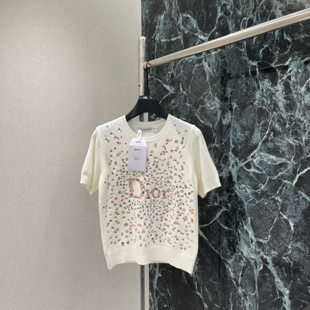 EMBROIDERED KNIT TOP