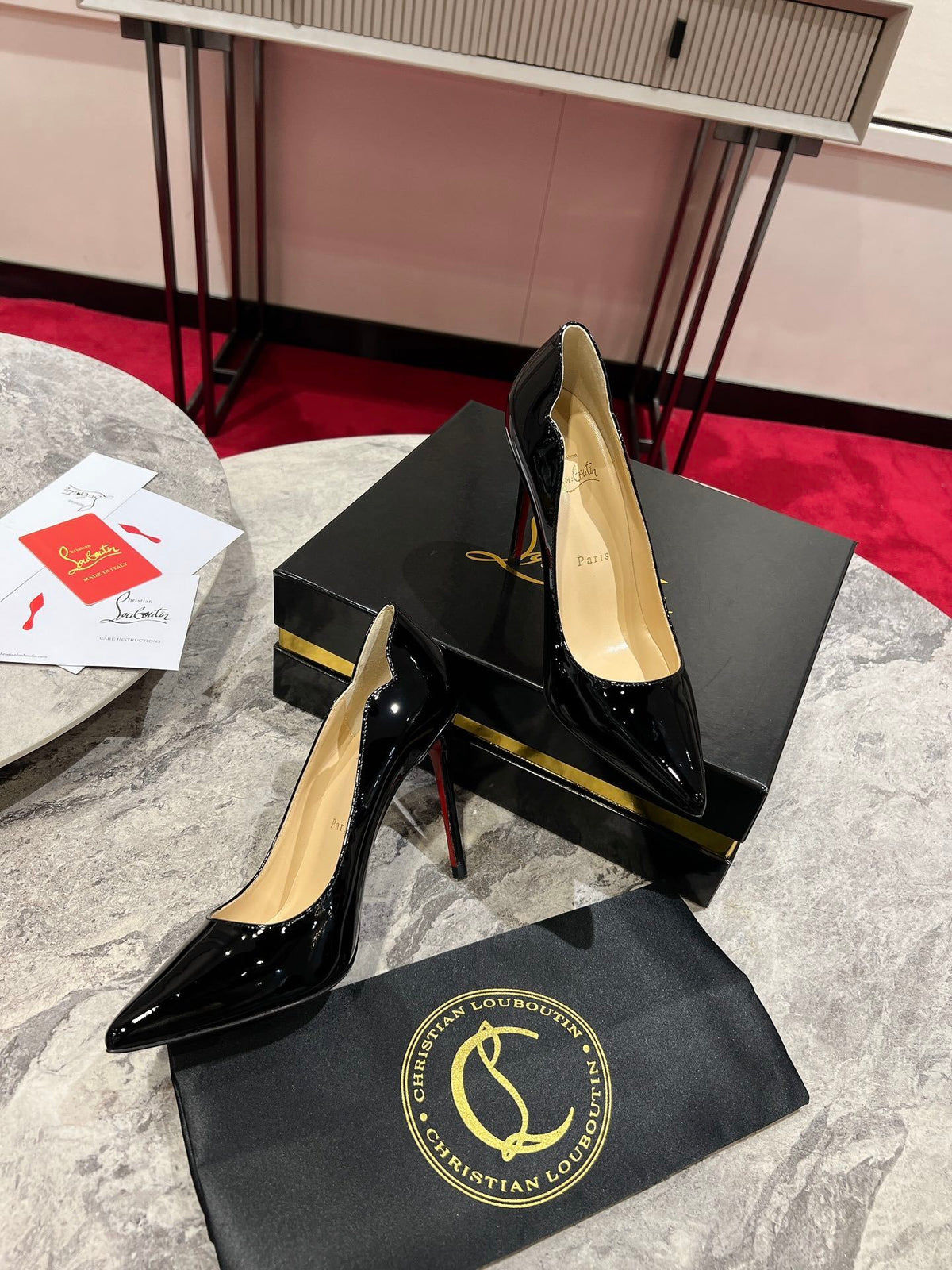 BLACK PATENT SCALLOPED POINTED PUMPS