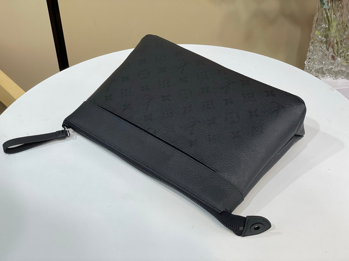 MINIMALIST LEATHER ZIP POUCH