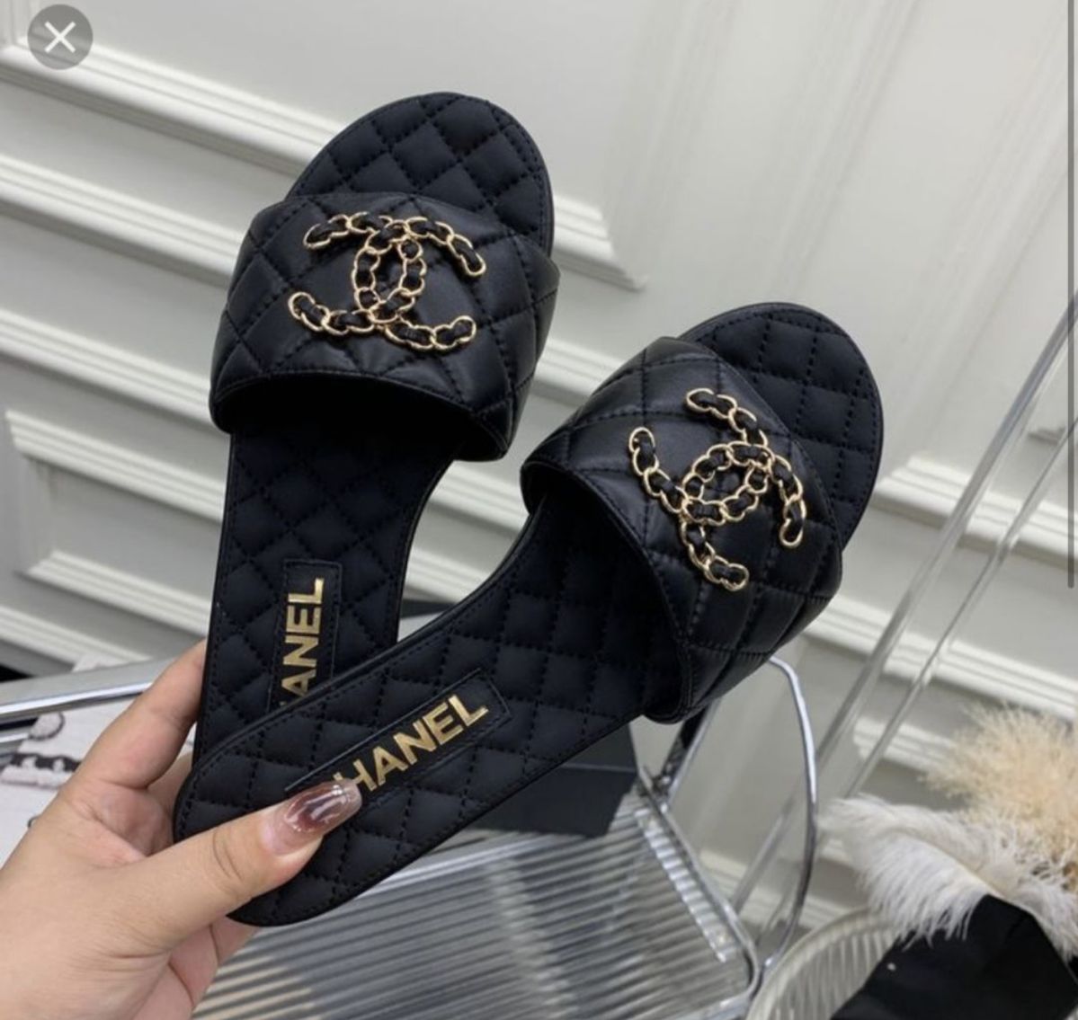 BLACK QUILTED SANDALS