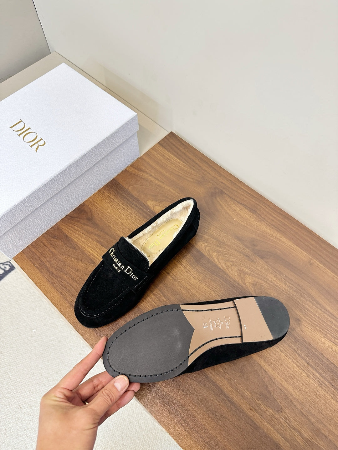 SCHWARZE WILDLEDER-LOAFER MIT FELLFUTTER