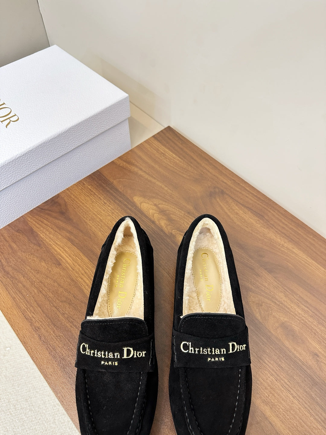 SCHWARZE WILDLEDER-LOAFER MIT FELLFUTTER