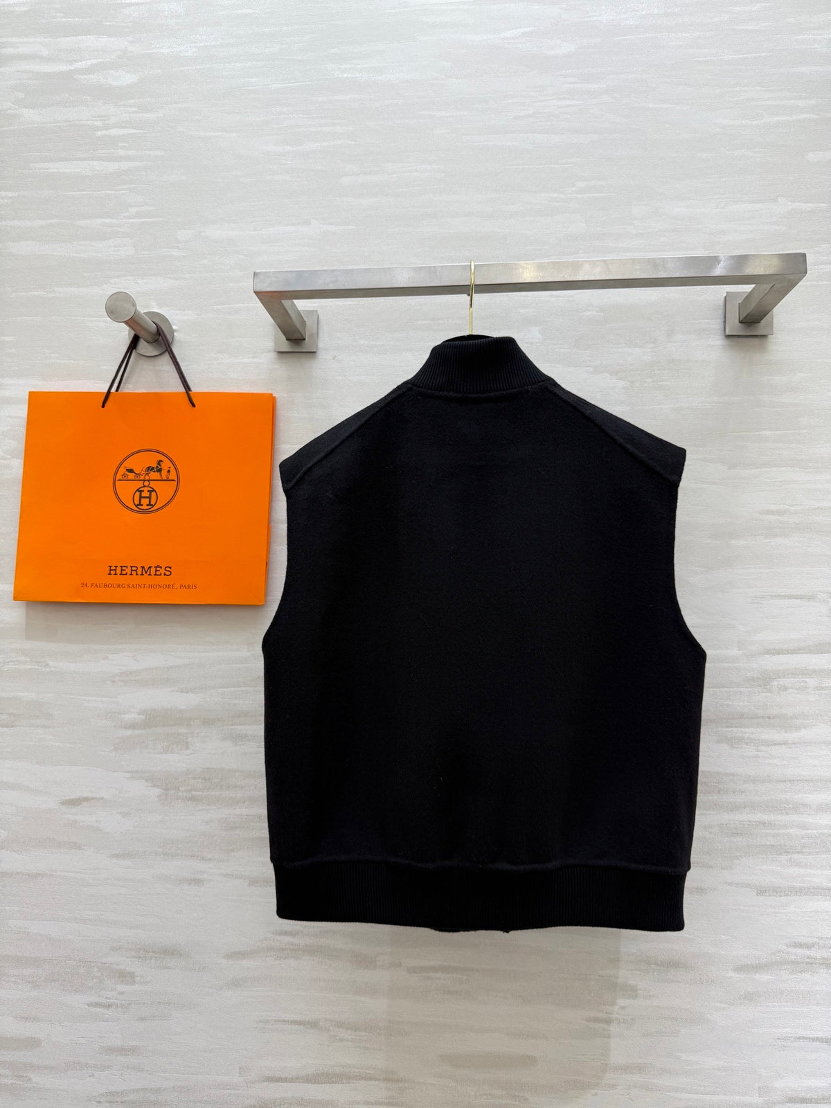 BLACK PADDED ZIP-DETAIL UTILITY VEST