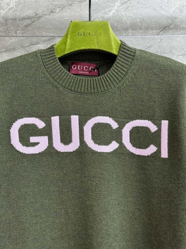 LOGO CREW NECK KNIT SWEATER