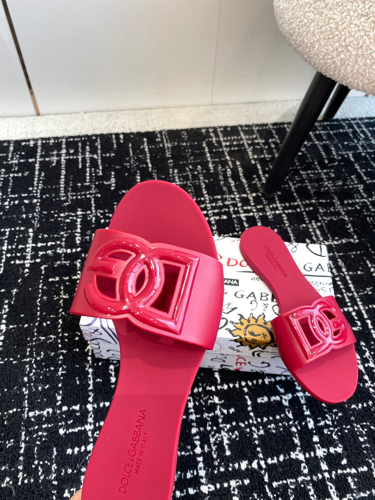 HOT PINK LOGO RUBBER SLIDES
