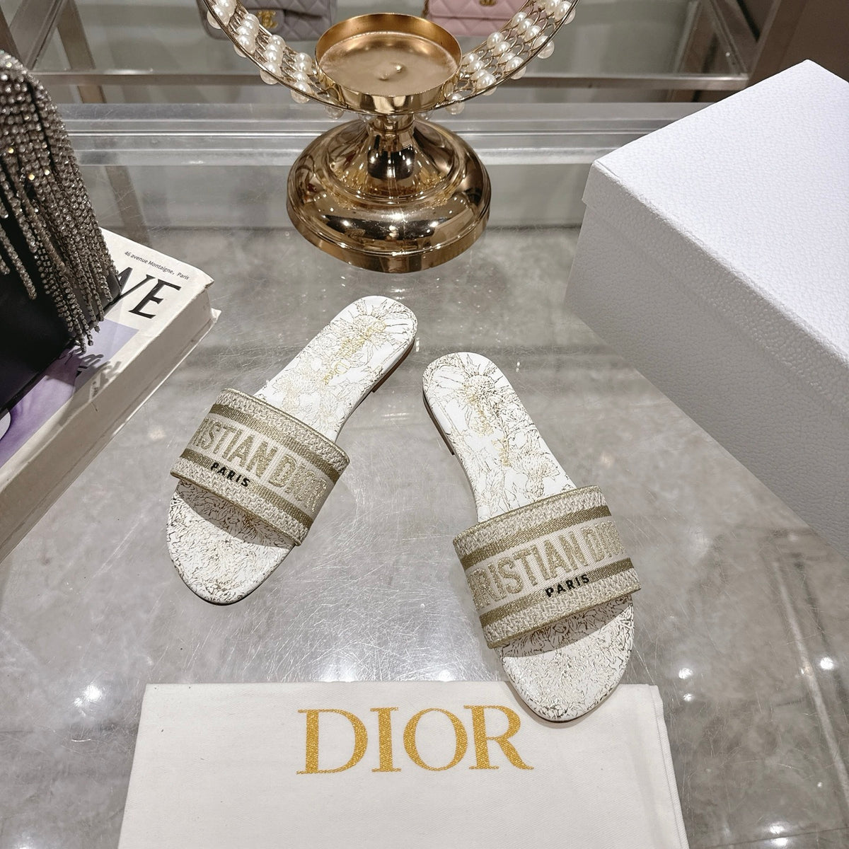 TOILE PRINT LOGO FLAT SLIDES – WHITE/GOLD