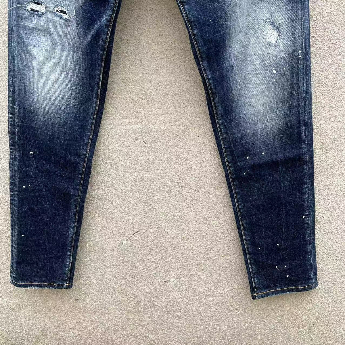 FADED DISTRESSED SLIM JEANS