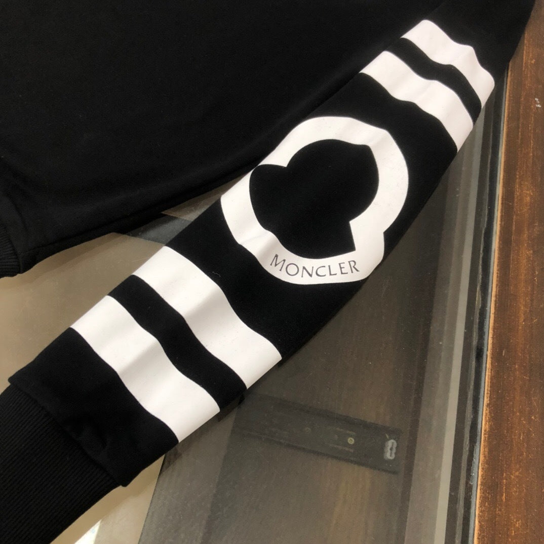 SIGNATURE GRAPHIC SLEEVE LOGO SWEATSHIRT