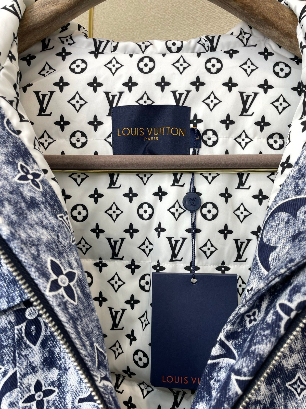 Jeansjacke mit durchgehendem Jacquardmuster und Reißverschluss