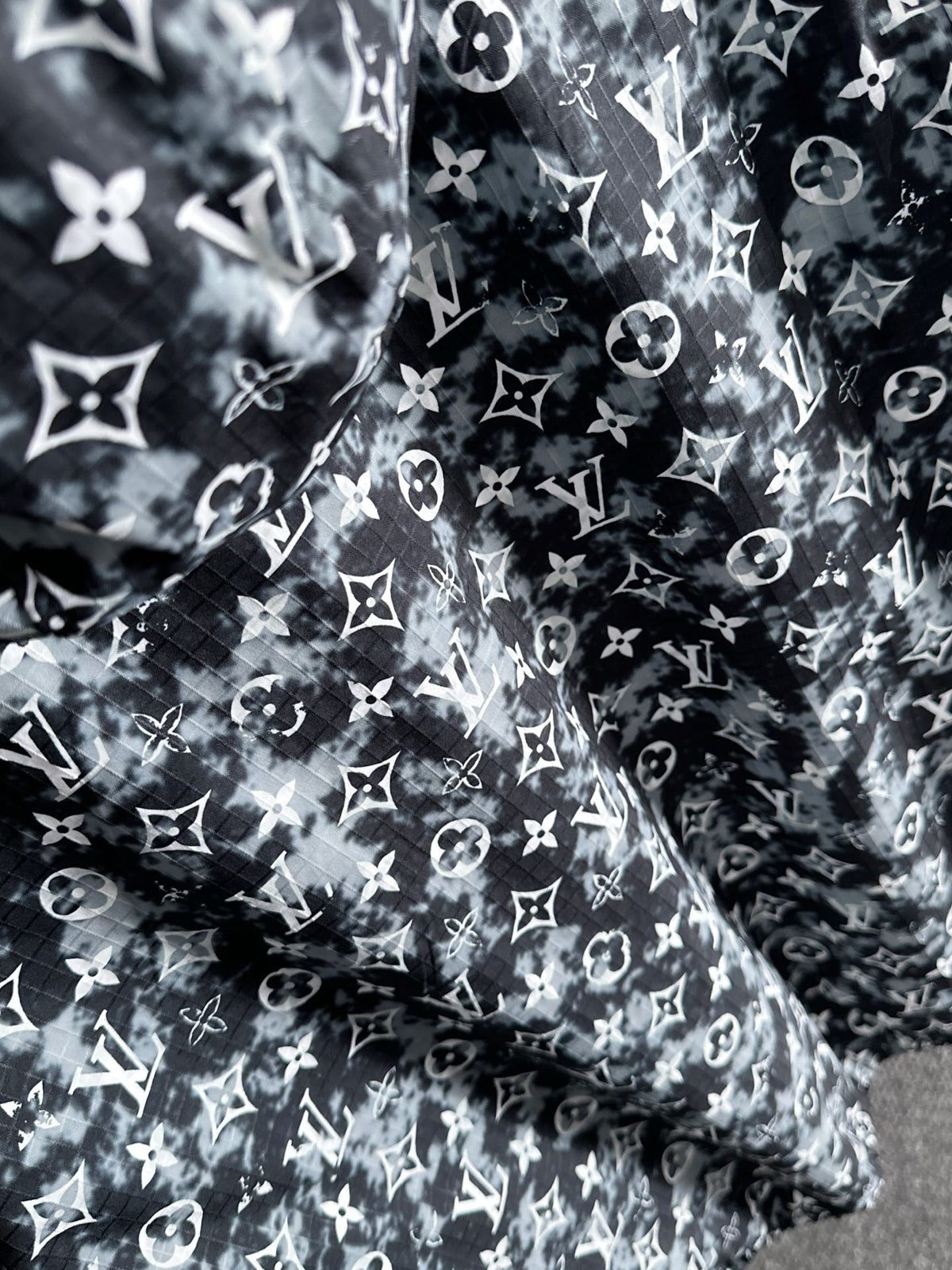 HOODED ZIP JACKET WITH ALL-OVER CONTRAST PATTERN