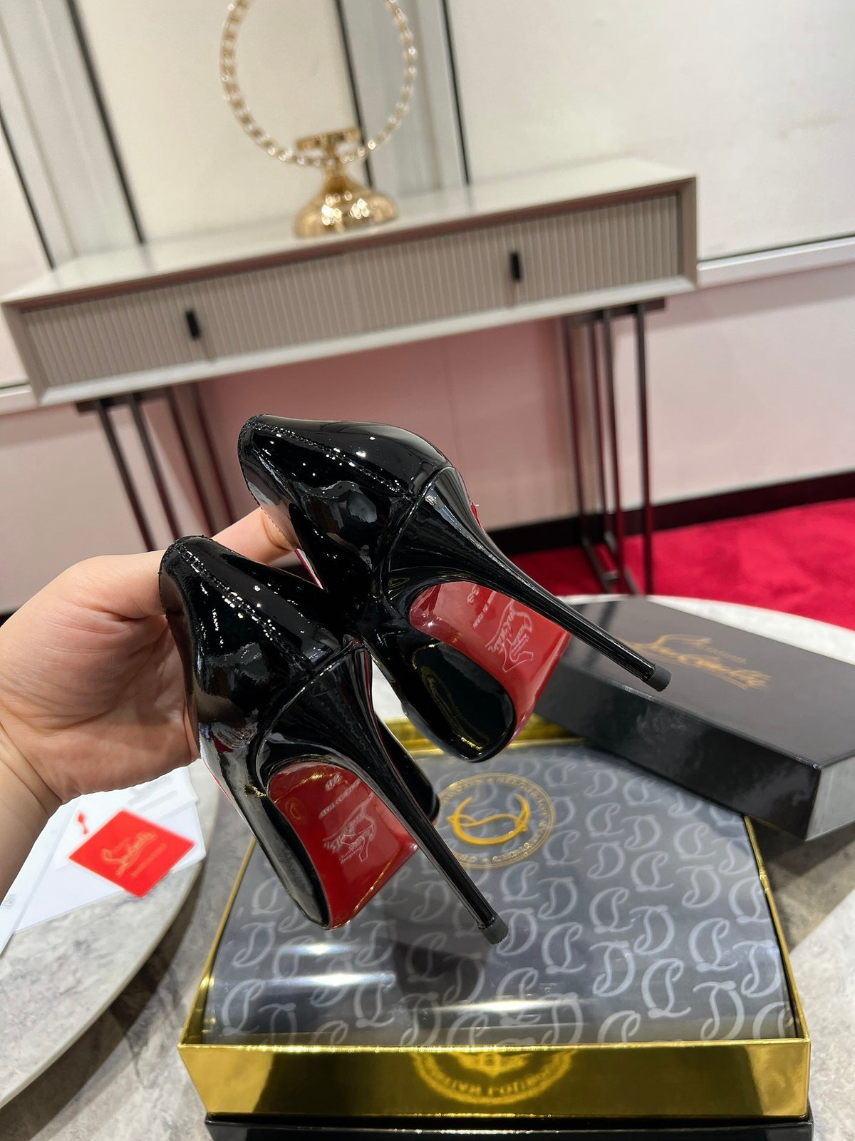 BLACK PATENT CLASSIC POINTED PUMPS