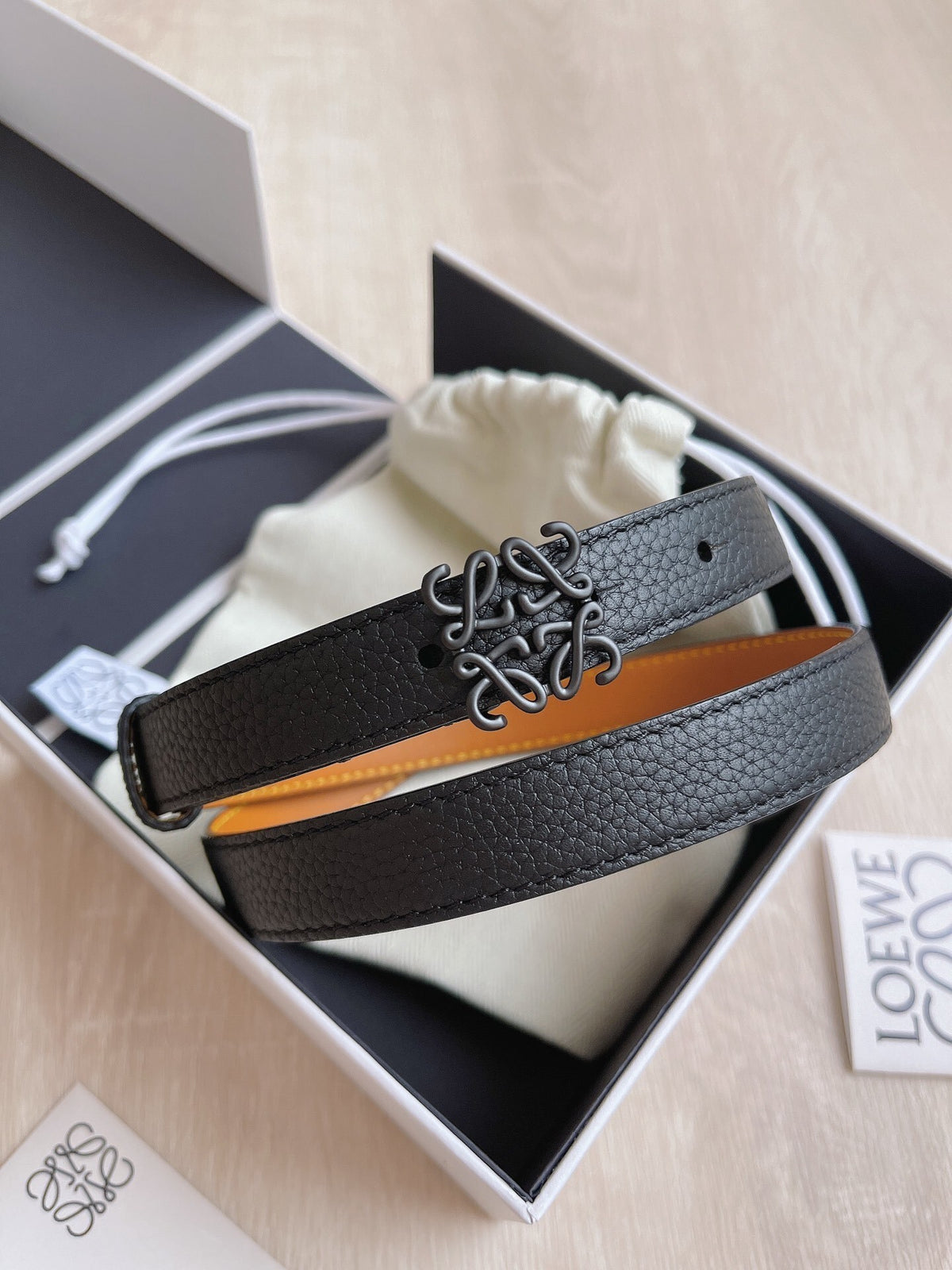 TEXTURED BLACK LEATHER BELT WITH MATTE LOGO BUCKLE
