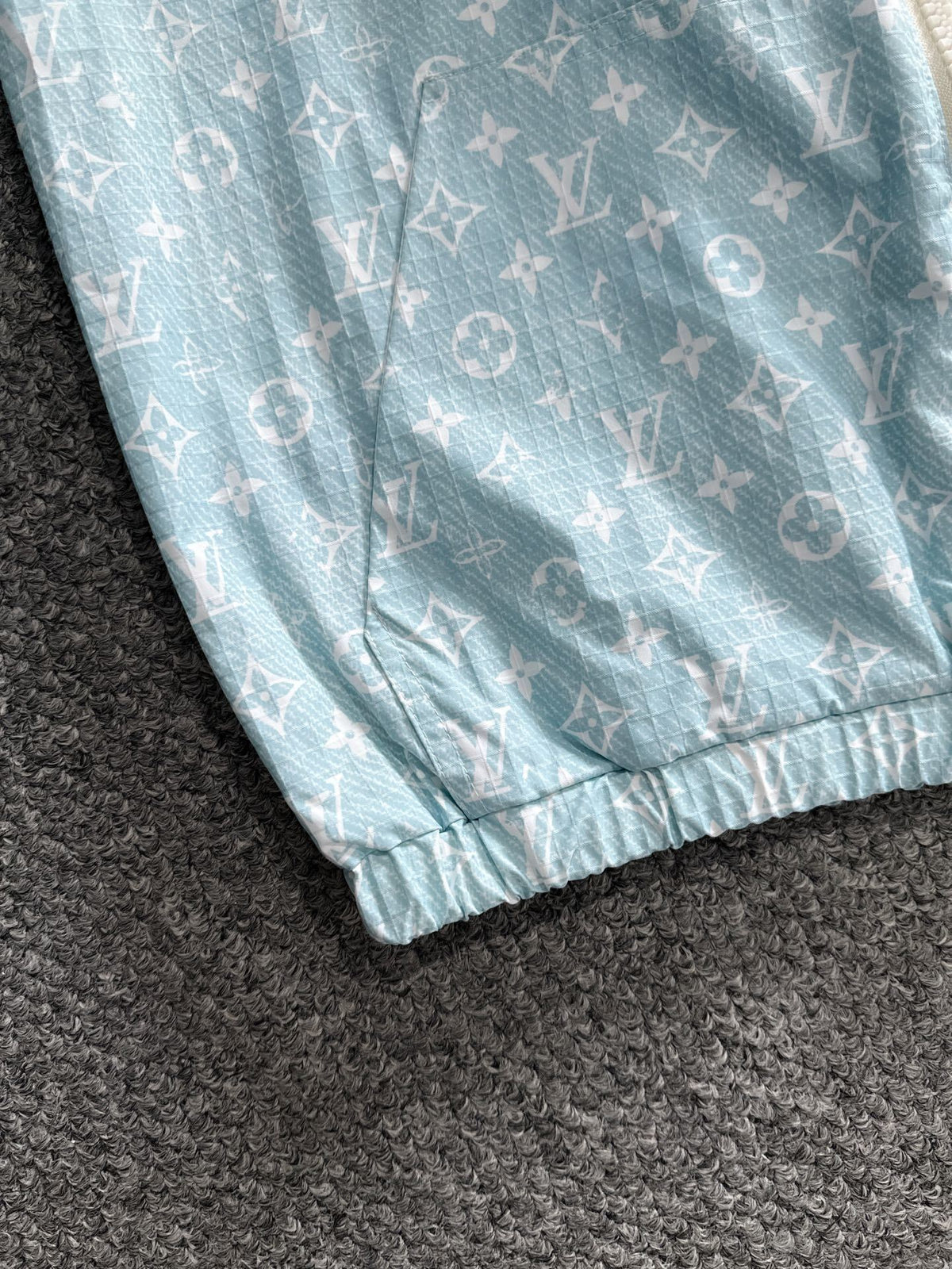 LIGHTWEIGHT HOODED ZIP JACKET WITH ALL-OVER PATTERN