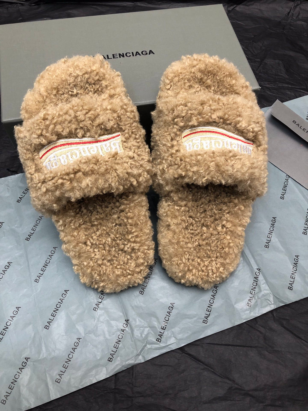 BEIGE FLUFFY COMFORT SLIDES