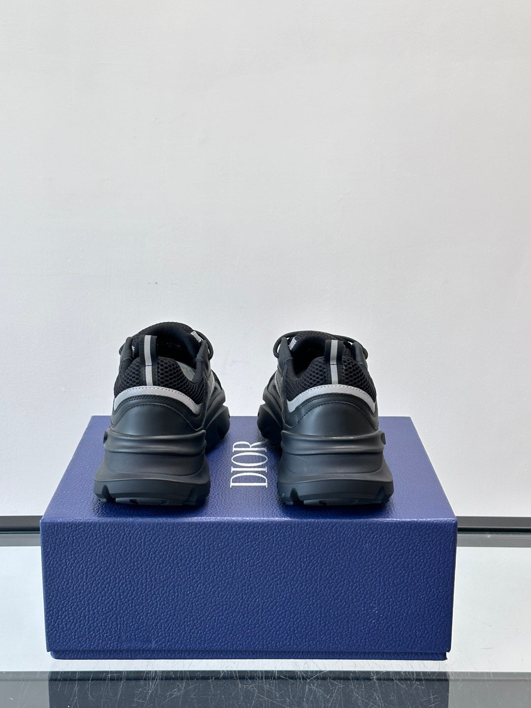 BLACK & GREY DESIGNER RUNNER SNEAKERS