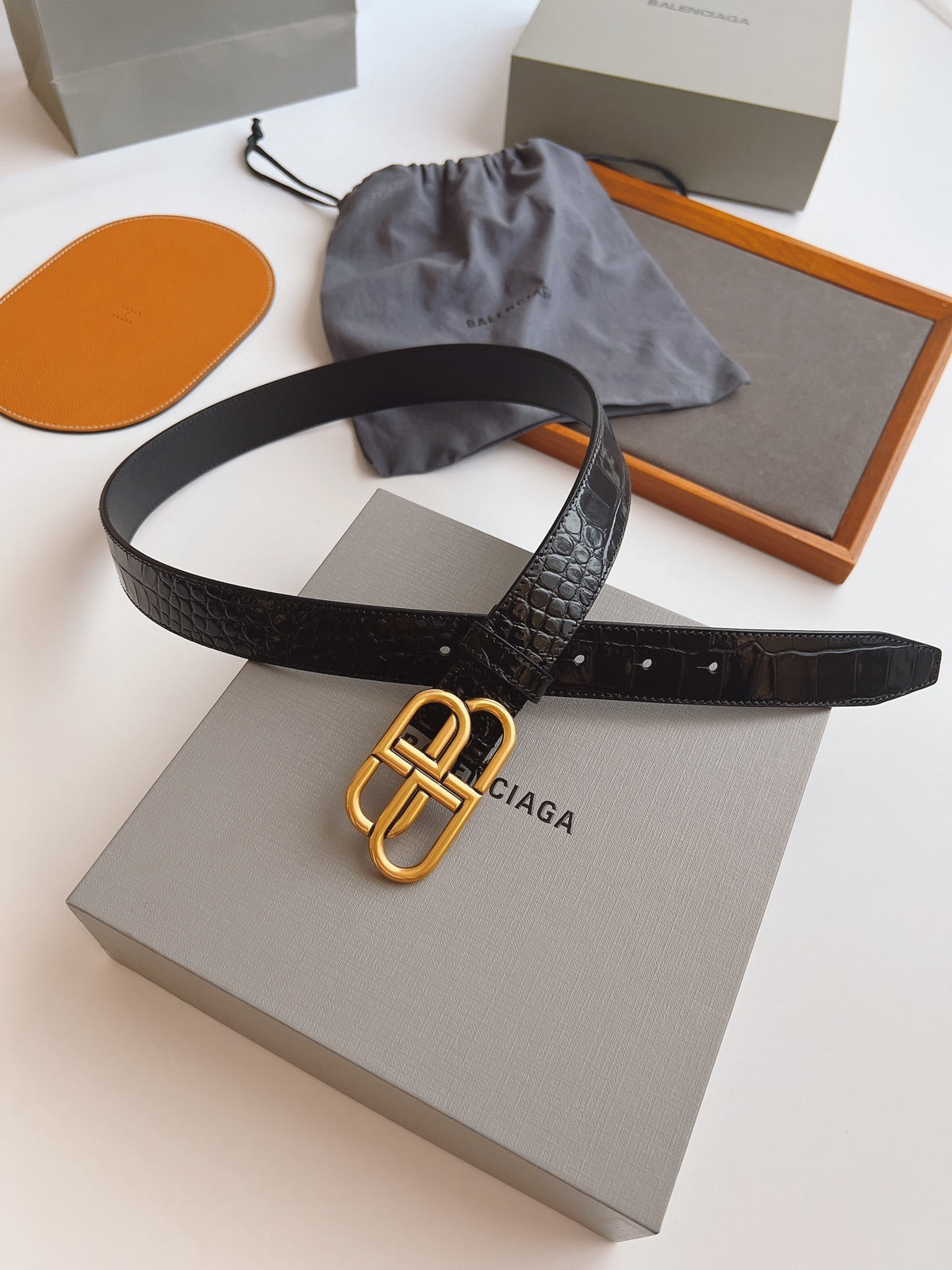 EMBOSSED BLACK LEATHER BELT WITH GOLD-TONE LOGO BUCKLE